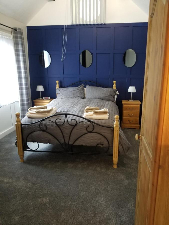 Holyhead Lodge Экстерьер фото