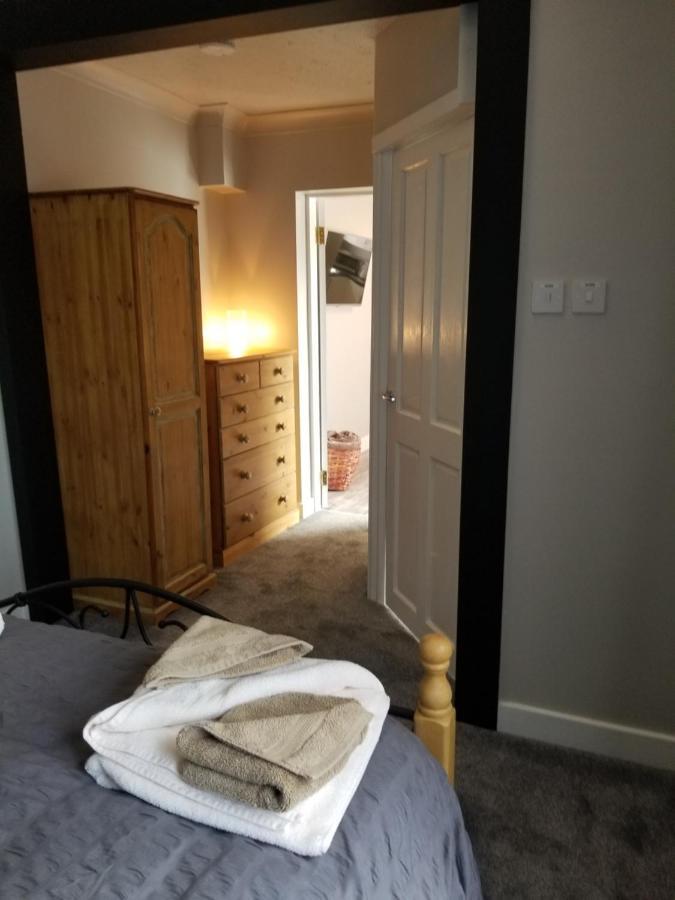 Holyhead Lodge Экстерьер фото