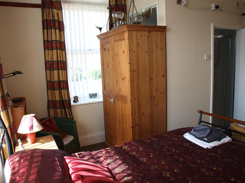Holyhead Lodge Экстерьер фото