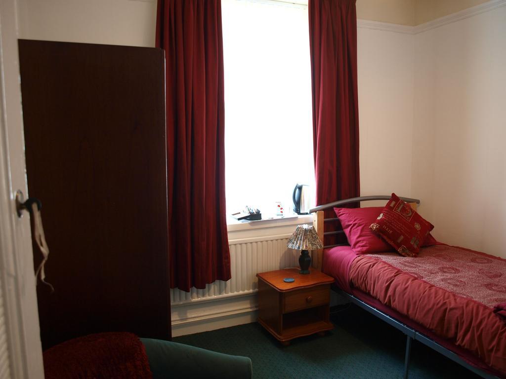 Holyhead Lodge Экстерьер фото