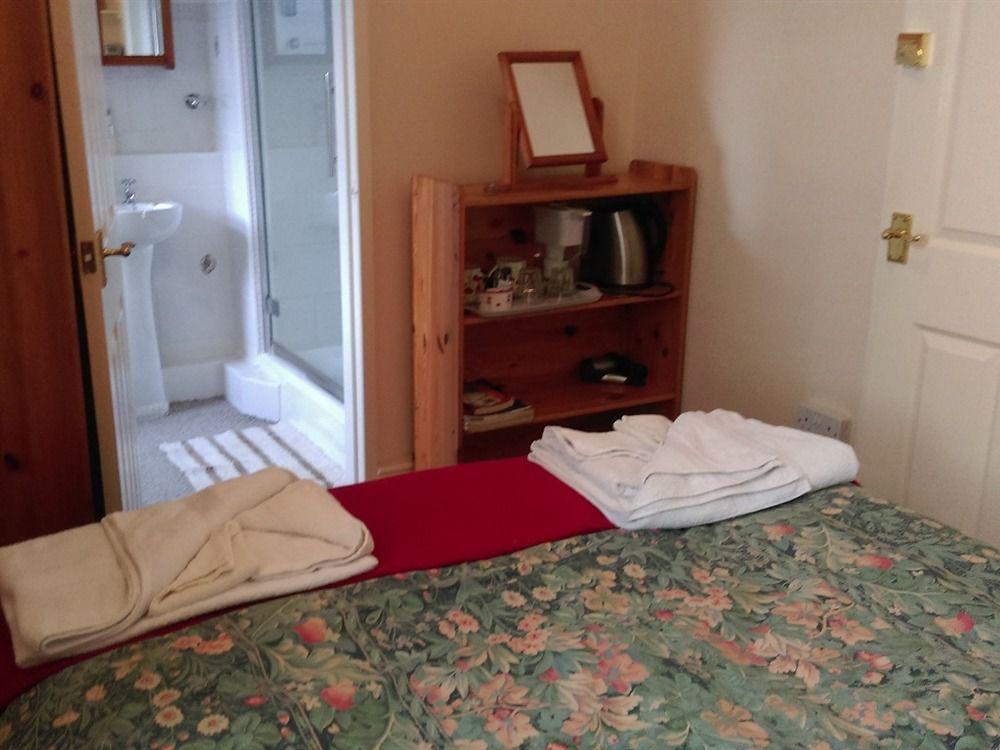 Holyhead Lodge Экстерьер фото