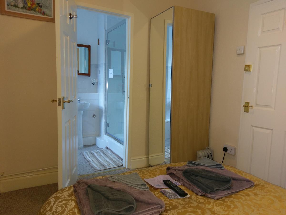 Holyhead Lodge Экстерьер фото