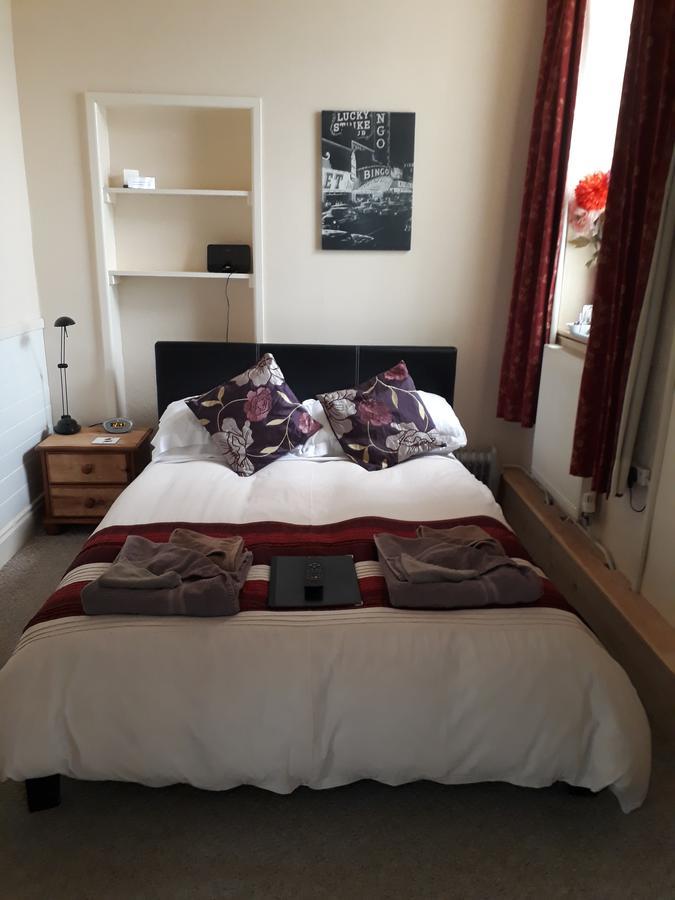 Holyhead Lodge Экстерьер фото
